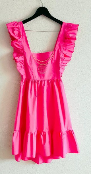 Vestido rosa / fucsia con volantes