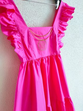 Vestido rosa / fucsia con volantes