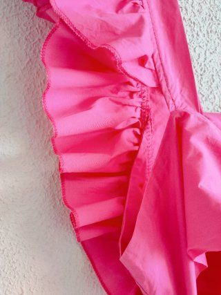 Vestido rosa / fucsia con volantes