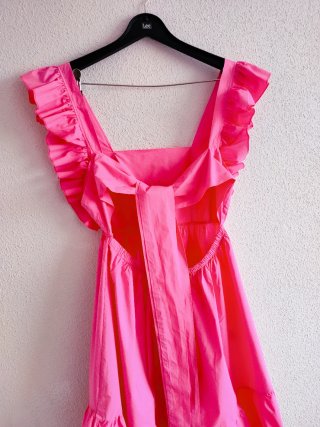 Vestido rosa / fucsia con volantes