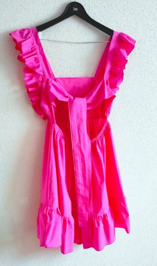 Vestido rosa / fucsia con volantes