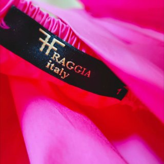 Vestido rosa / fucsia con volantes