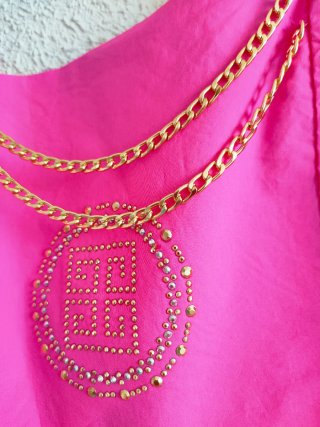 Vestido rosa / fucsia con volantes