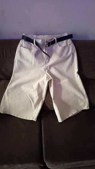 Pantalón culotte beige con cinturón