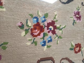 Antiguo cuadro bordado floral
