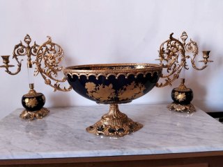 Juego de centro de mesa y candelabros antiguos