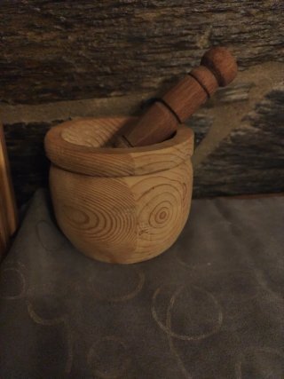 Mortero de madera artesanal