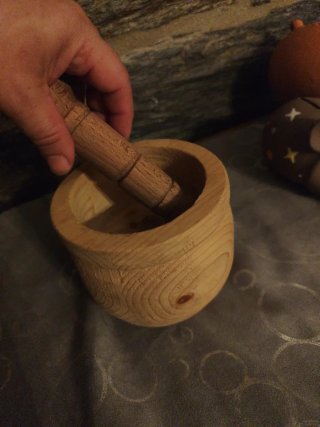 Mortero de madera artesanal