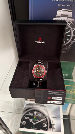 Tudor Black Bay negro y rojo 41mm