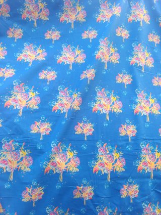 Tela de algodón satinado con estampado floral