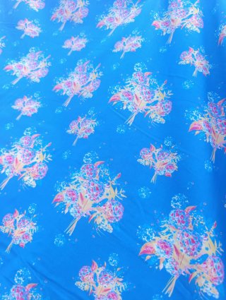 Tela de algodón satinado con estampado floral