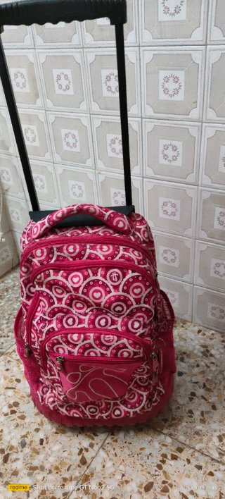 Mochila con ruedas rosa y blanca