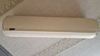Dos cojines cilíndricos Mipuf de color blanco