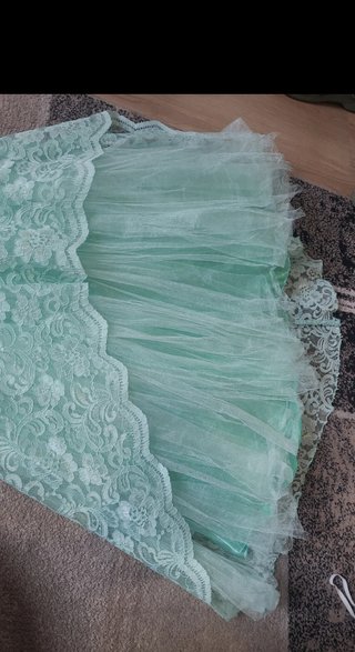 Vestido largo verde con pedrería