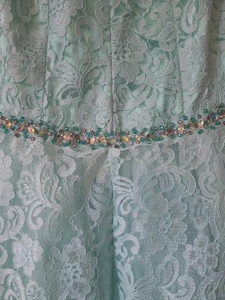 Vestido largo verde con pedrería