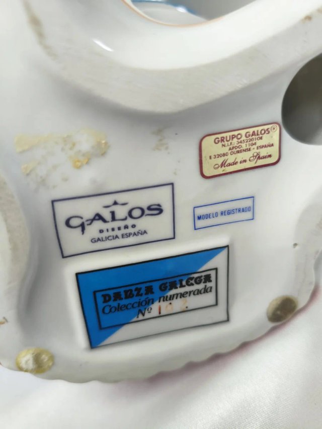 Figura de porcelana hombre con Bombo Galos