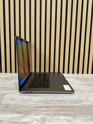 MacBook Pro 15" 2017 i7 16GB 500GB
