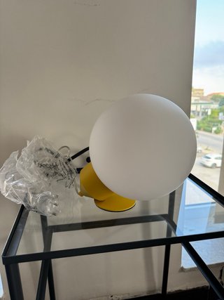 Lampada design bianco e giallo