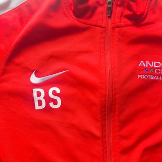 Chaqueta Nike Dri-FIT roja M como nueva
