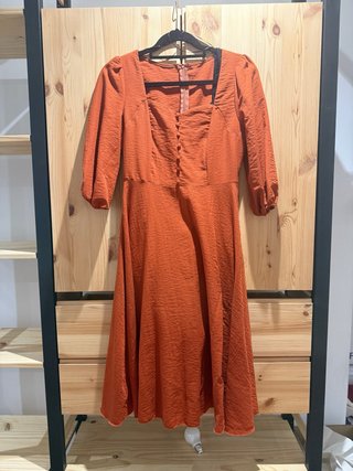 Vestido retro naranja con botones