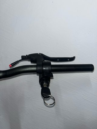 Manillar Kukirin G2 Max: Botonera y Manetas