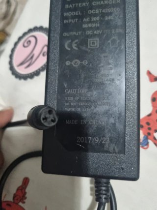 Cargador Patinete Eléctrico 42V 2A