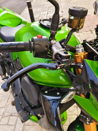 Kawasaki Z750 Naked Verde