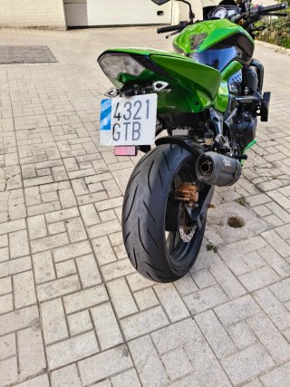 Kawasaki Z750 Naked Verde