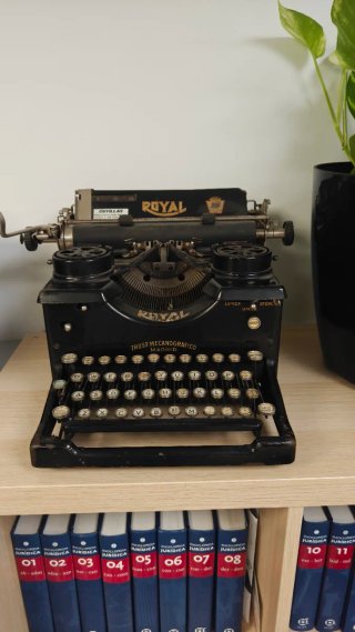 Lote 8 Máquinas de Escribir Antiguas
