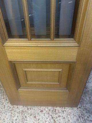 Puerta madera maciza vidriera