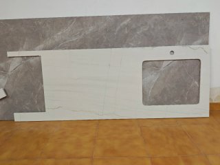 Encimera de porcelánico con diseño veteado