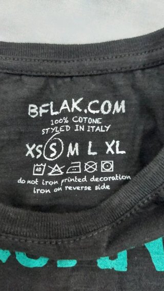 T-shirt BFLAK.COM con scritta divertente
