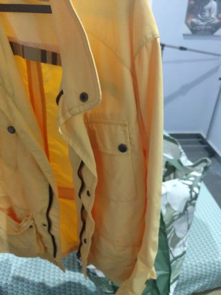Chaqueta Burberry Amarilla