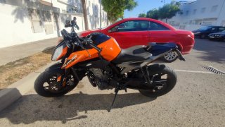KTM Duke 790L Negra y Naranja