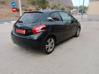 Peugeot 208 2012
