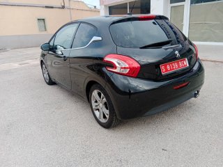 Peugeot 208 2012