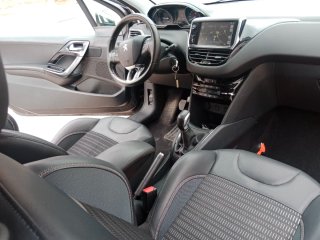 Peugeot 208 2012