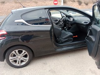 Peugeot 208 2012