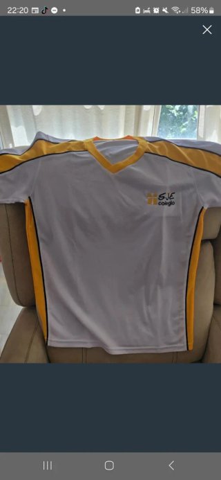 Camiseta San Juan Evangelista blanca y amarilla