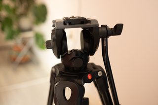 Trípode Manfrotto MVT502AM + Rótula MVH500A