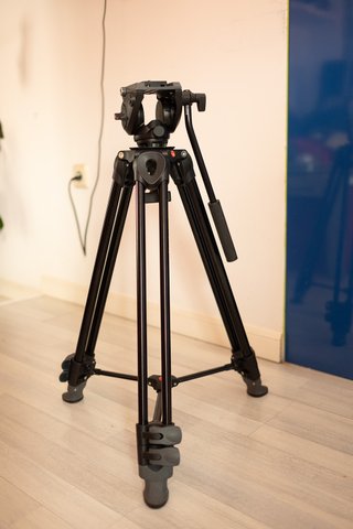 Trípode Manfrotto MVT502AM + Rótula MVH500A