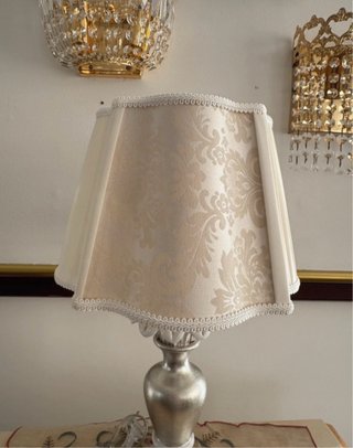 Lampada da tavolo foglia argento e avorio