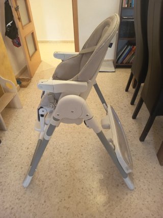 Trona de bebé color beige