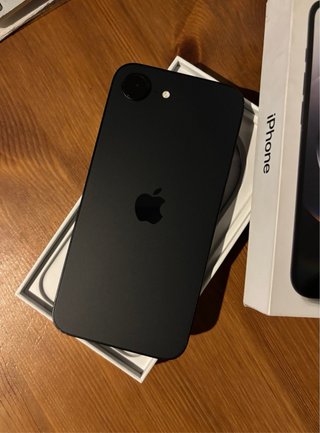 iPhone 16E / 100% Bateria