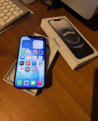 iPhone 16E / 100% Bateria