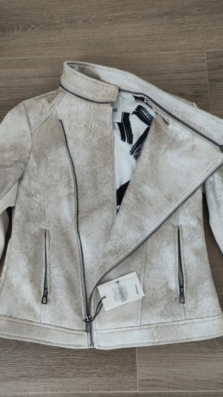 Chaqueta Desigual Beige y Blanca