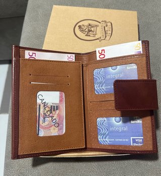 Cartera Artesania en Piel Marrón Patitas