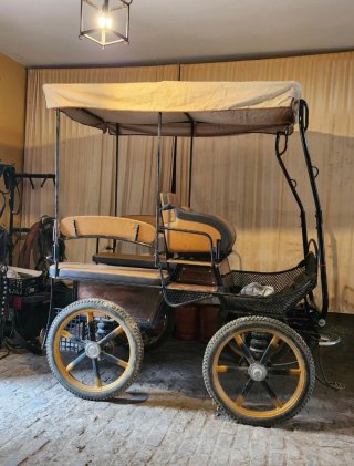 Coche de caballos con suspensión neumática