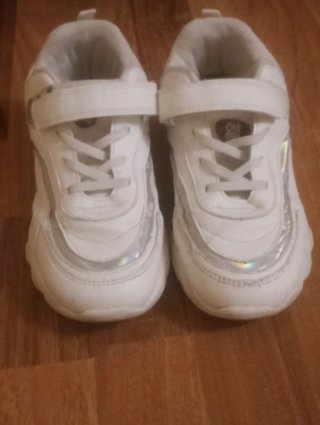 Zapatillas Blancas y Plateadas Talla 36