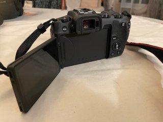 Canon EOS RP + RF 50mm F1.8 + Estuche